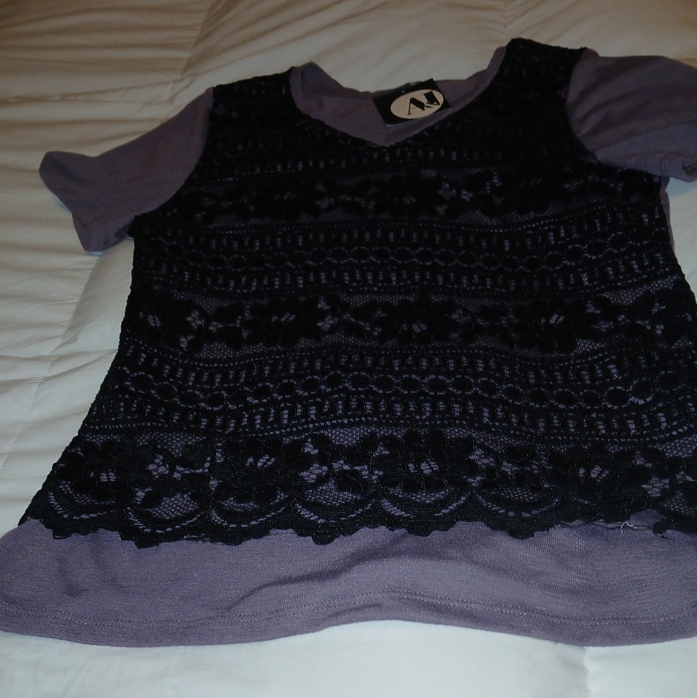 A & I mauve and black la e shirt top
